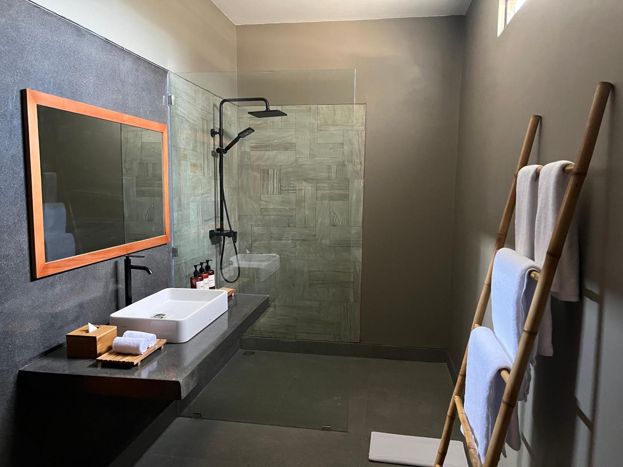 Tropical Almond Villa Uluwatu  Ngoại thất bức ảnh